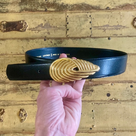 Vintage Accessories - VINTAGE R&R BLACK LEATHER BELT GOLD HARDWARE BUCKLE LEATHER BELT S